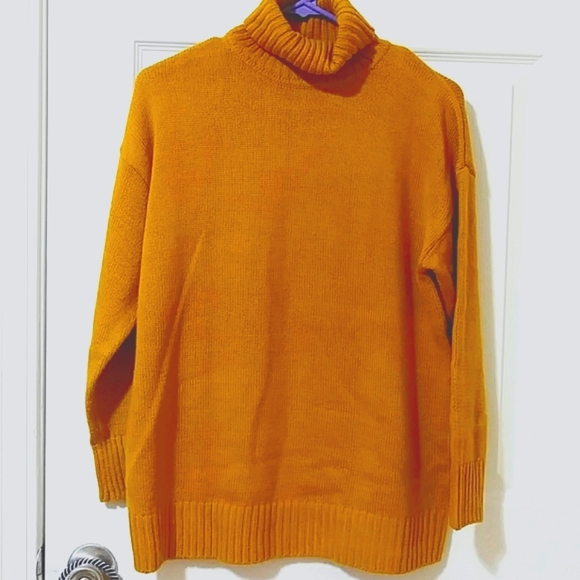 FOREVER 21 Sweater - Picture 2 of 5